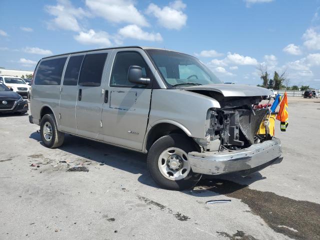 1GAHG35U241182241 - 2004 CHEVROLET EXPRESS G3 BEIGE photo 4