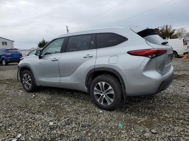 5TDHZRBH0MS072027 - 2021 TOYOTA HIGHLANDER XLE SILVER photo 2