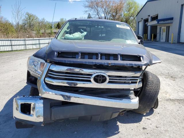 5TFUY5F19HX609050 - 2017 TOYOTA TUNDRA DOUBLE CAB SR/SR5 GRAY photo 5