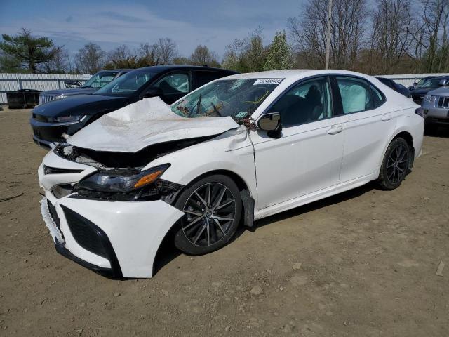 4T1G11BK8PU106517 - 2023 TOYOTA CAMRY SE NIGHT SHADE WHITE photo 1