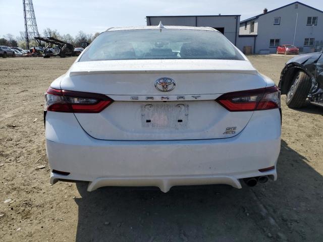 4T1G11BK8PU106517 - 2023 TOYOTA CAMRY SE NIGHT SHADE WHITE photo 6