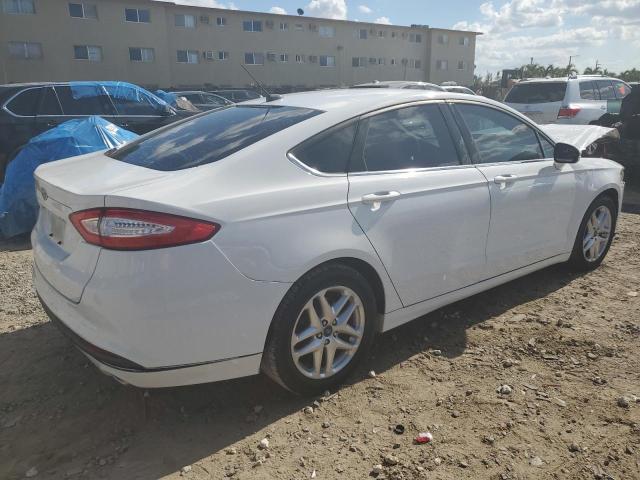 1FA6P0H76F5114741 - 2015 FORD FUSION SE WHITE photo 3