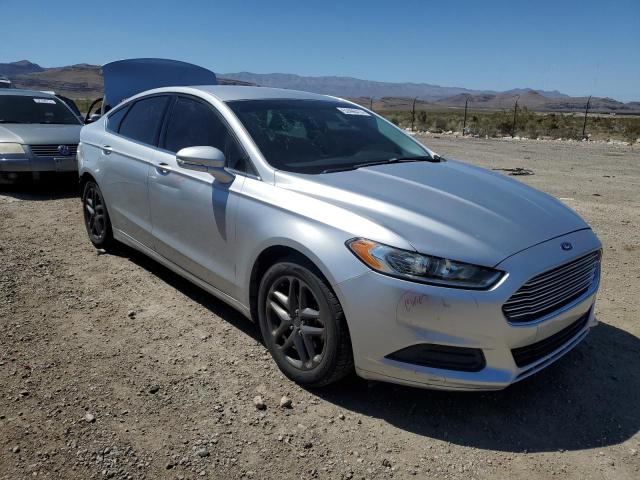 3FA6P0H7XFR306046 - 2015 FORD FUSION SE SILVER photo 4