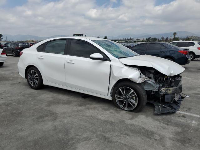 3KPF24AD8PE578779 - 2023 KIA FORTE LX WHITE photo 4