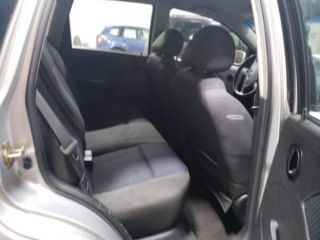 KL1TD66606B555941 - 2006 CHEVROLET AVEO BASE SILVER photo 10