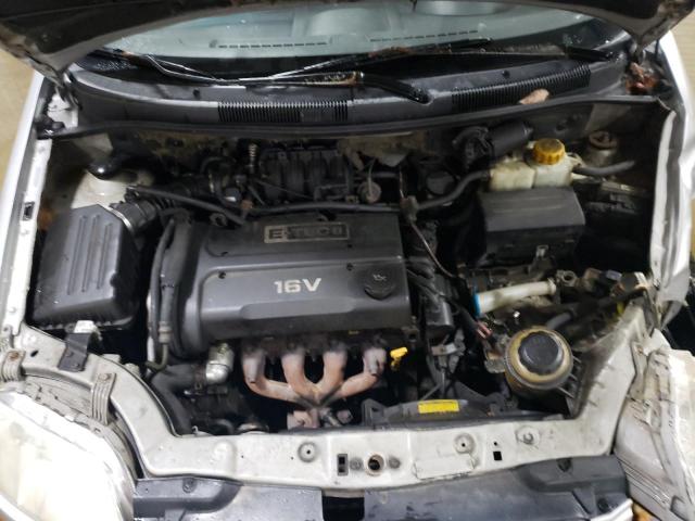 KL1TD66606B555941 - 2006 CHEVROLET AVEO BASE SILVER photo 11