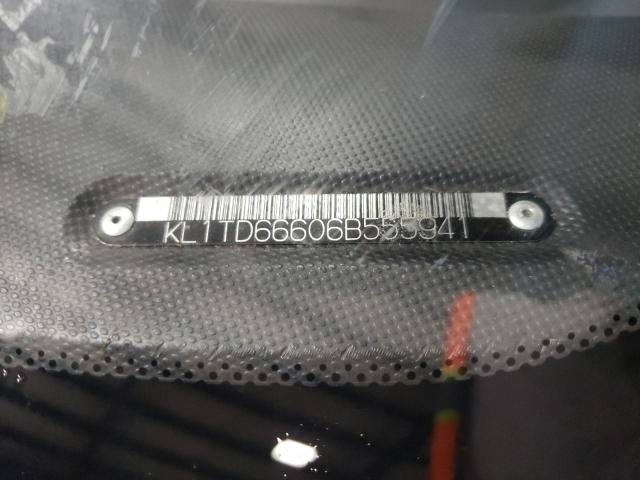 KL1TD66606B555941 - 2006 CHEVROLET AVEO BASE SILVER photo 12