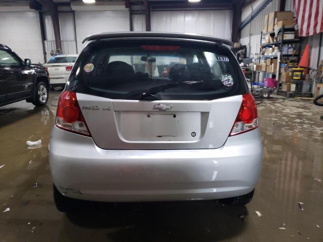 KL1TD66606B555941 - 2006 CHEVROLET AVEO BASE SILVER photo 6