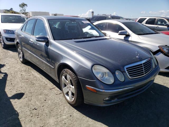 WDBUF70J75A760508 - 2005 MERCEDES-BENZ E 500 GRAY photo 4