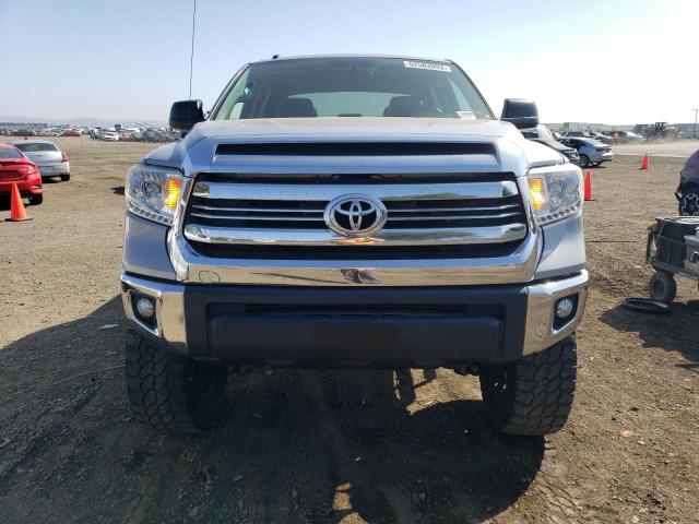 5TFDY5F15GX515939 - 2016 TOYOTA TUNDRA CREWMAX SR5 SILVER photo 5