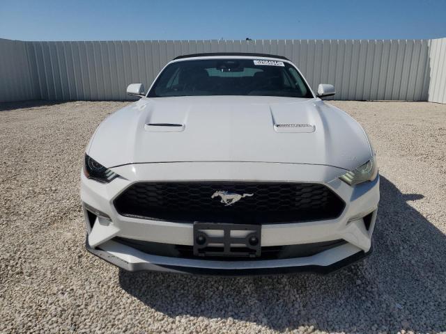 1FATP8UH8N5125075 - 2022 FORD MUSTANG WHITE photo 5