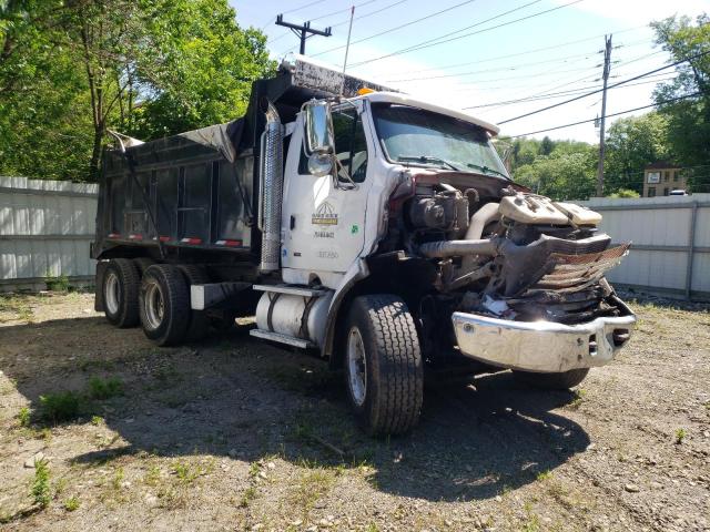 2FZXKWEB3YAF39014 - 2000 STERLING TRUCK LT 9513 WHITE photo 1