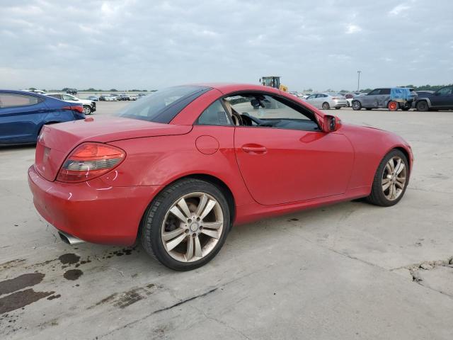 WDBWK5EA8AF228411 - 2010 MERCEDES-BENZ SLK 300 RED photo 3