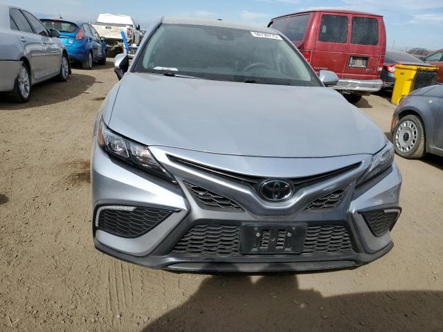 4T1G11AK3RU192534 - 2024 TOYOTA CAMRY SE NIGHT SHADE SILVER photo 5