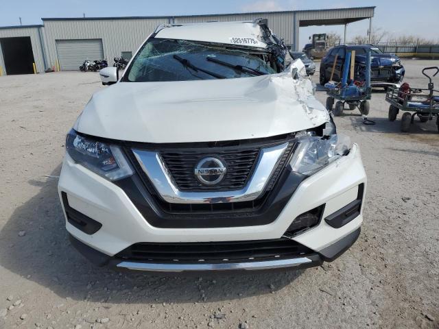 KNMAT2MVXJP597373 - 2018 NISSAN ROGUE S WHITE photo 5