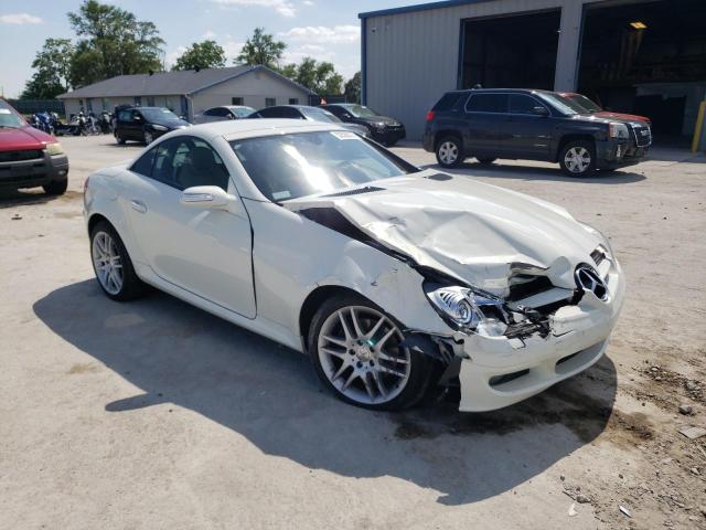 WDBWK54F67F162396 - 2007 MERCEDES-BENZ SLK 280 WHITE photo 4