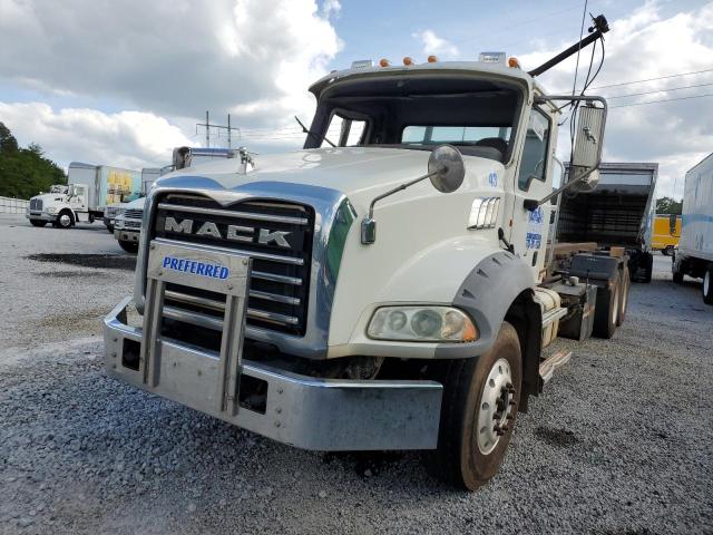 1M2AX13C4DM019558 - 2013 MACK 800 GU800 WHITE photo 2