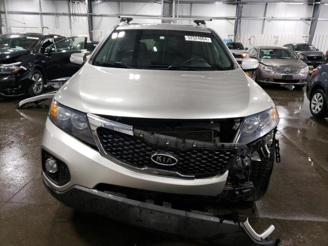 5XYKTCA66DG424416 - 2013 KIA SORENTO LX SILVER photo 5