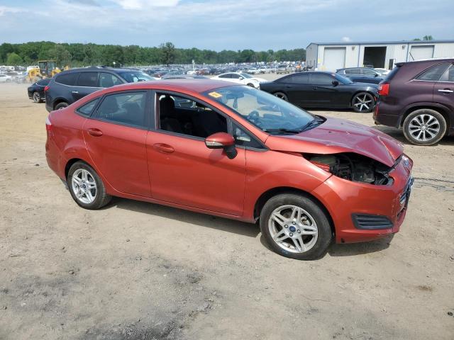 3FADP4BJ0JM120427 - 2018 FORD FIESTA SE ORANGE photo 4