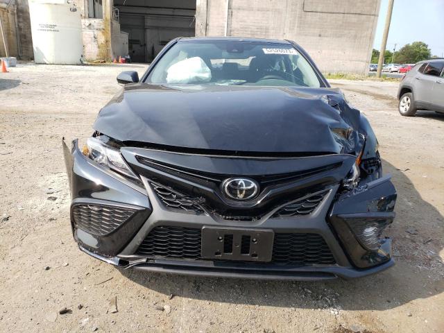 4T1T11AKXPU796139 - 2023 TOYOTA CAMRY SE NIGHT SHADE BLACK photo 5