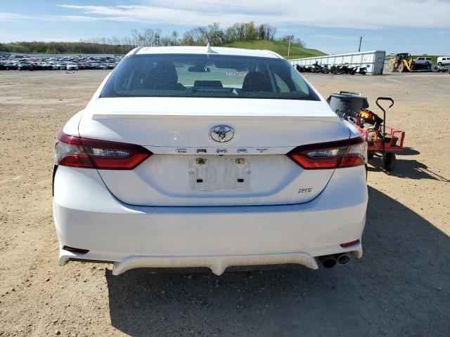 4T1G11AK3NU058536 - 2022 TOYOTA CAMRY SE WHITE photo 6