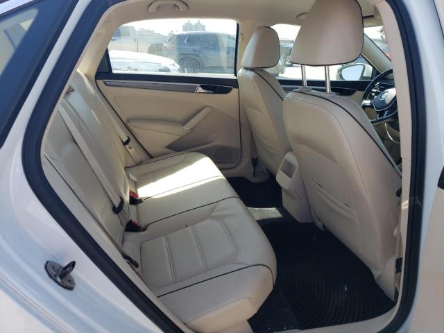 1VWDT7A33HC005484 - 2017 VOLKSWAGEN PASSAT R-LINE თეთრი ფოტო 10