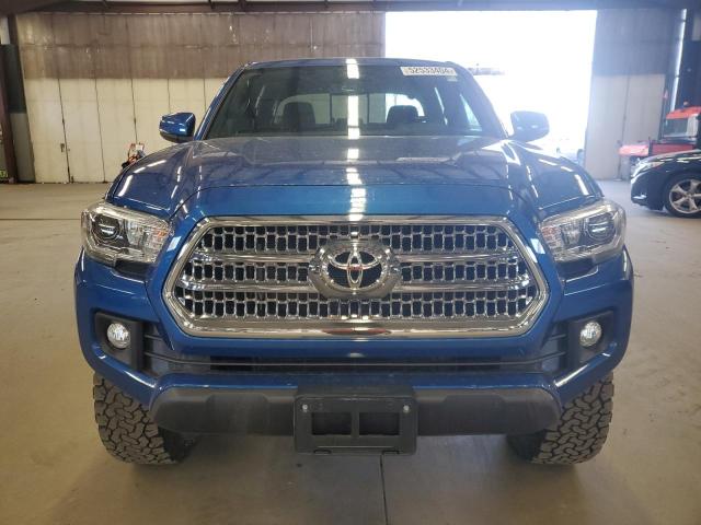 3TMCZ5AN7HM078245 - 2017 TOYOTA TACOMA DOUBLE CAB BLUE photo 5