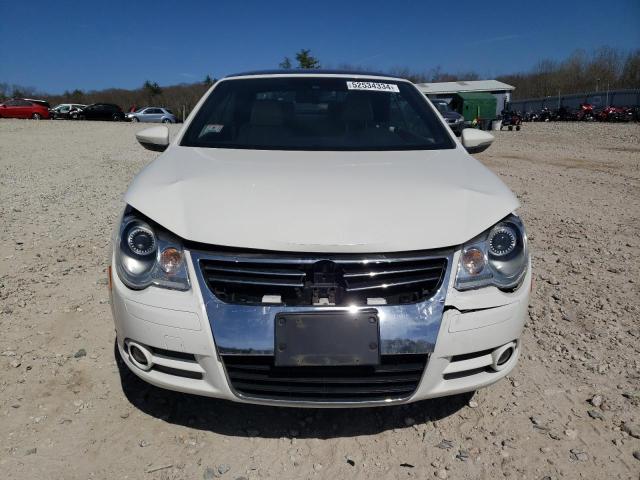WVWFA7AHXBV001943 - 2011 VOLKSWAGEN EOS LUX 白色 照片 5