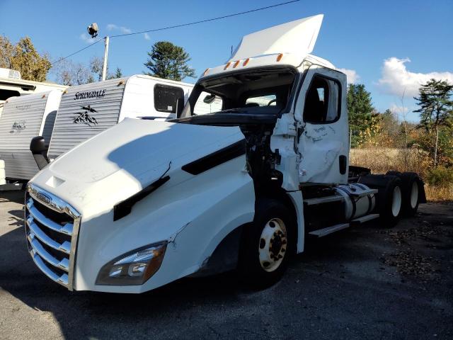 1FUJHLD19KLKX7015 - 2019 FREIGHTLINER TRACTOR WHITE photo 2