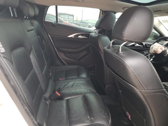 SJKCH5CPXJA057648 - 2018 INFINITI QX30 BASE WHITE photo 10