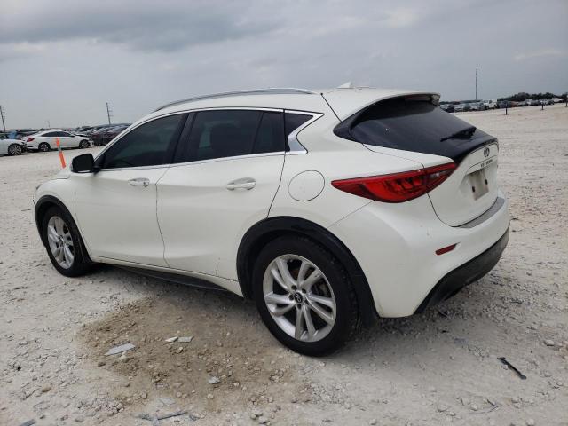 SJKCH5CPXJA057648 - 2018 INFINITI QX30 BASE WHITE photo 2