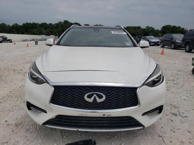 SJKCH5CPXJA057648 - 2018 INFINITI QX30 BASE WHITE photo 5