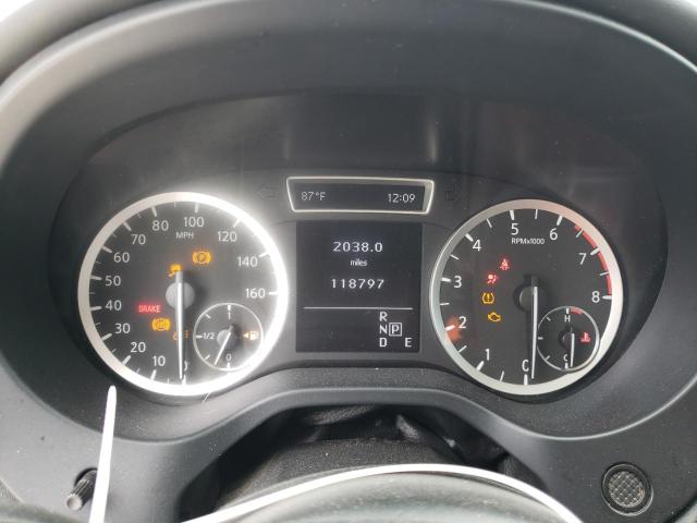 SJKCH5CPXJA057648 - 2018 INFINITI QX30 BASE WHITE photo 9