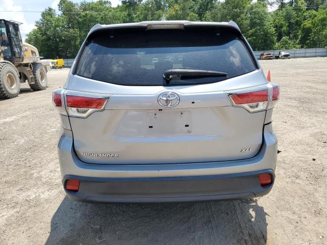 5TDKKRFH3FS076421 - 2015 TOYOTA HIGHLANDER XLE 银色 照片 6