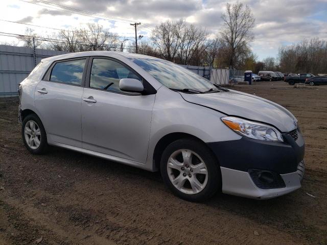 2T1KU40E89C155740 - 2009 TOYOTA MATRIX SILVER photo 4