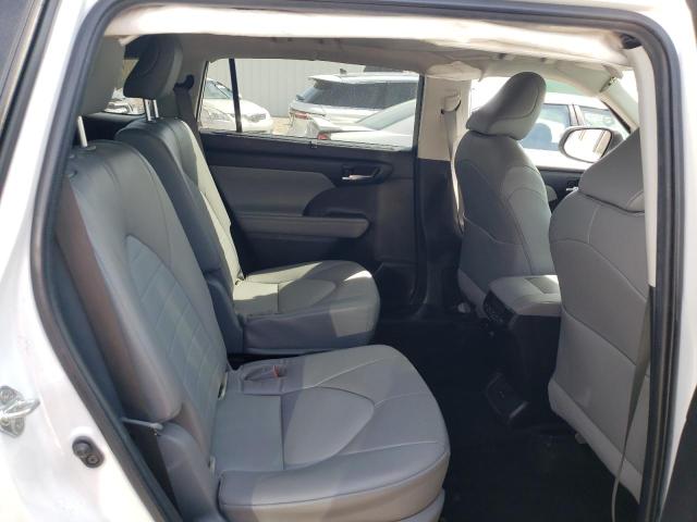5TDGZRBH7NS576913 - 2022 TOYOTA HIGHLANDER XLE WHITE photo 11