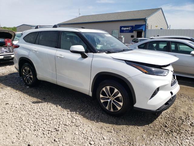 5TDGZRBH7NS576913 - 2022 TOYOTA HIGHLANDER XLE WHITE photo 4