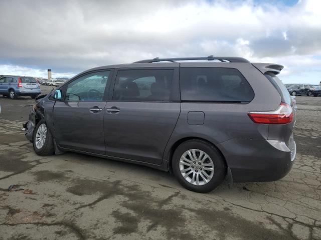 5TDYK3DC3FS670649 - 2015 TOYOTA SIENNA XLE GRAY photo 2