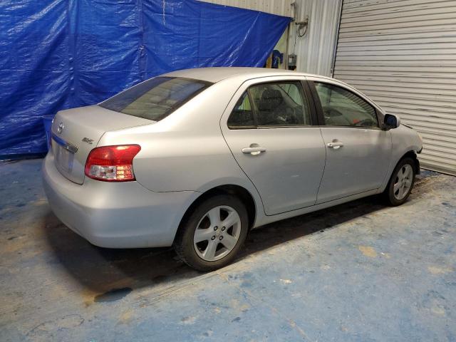 JTDBT923281278691 - 2008 TOYOTA YARIS BASE SILVER photo 3