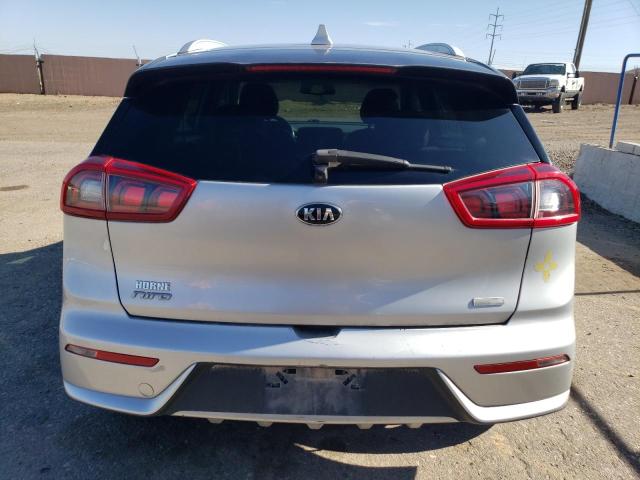 KNDCC3LC4J5161404 - 2018 KIA NIRO EX SILVER photo 6