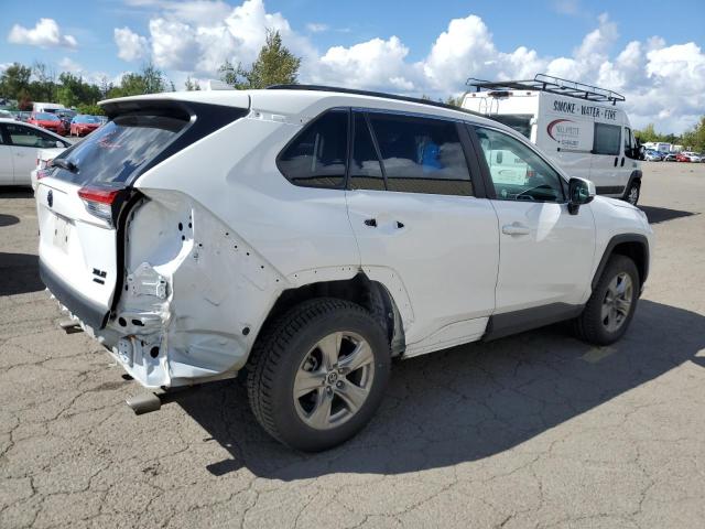 2T3P1RFV4MC165846 - 2021 TOYOTA RAV4 XLE WHITE photo 3