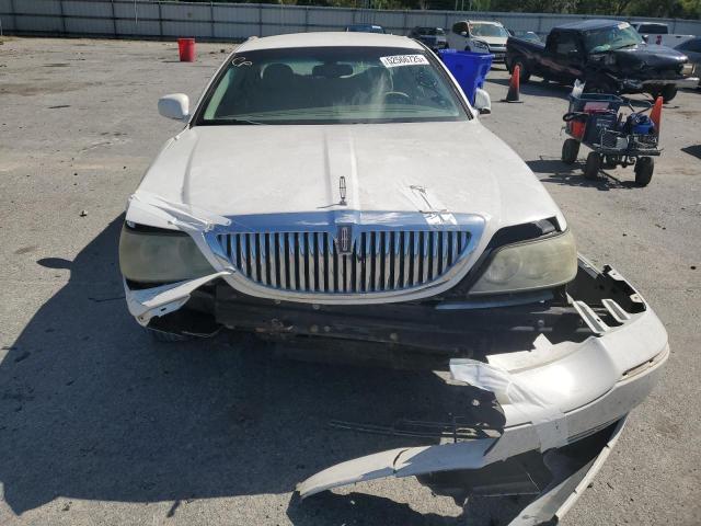1LNHM81W04Y603672 - 2004 LINCOLN TOWN CAR EXECUTIVE Weiß Foto 5