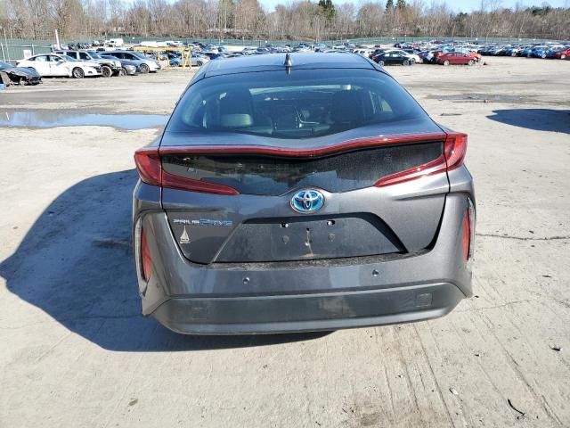 JTDKARFP4H3064941 - 2017 TOYOTA PRIUS PRIM GRAY photo 6