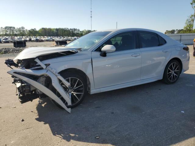 4T1G11AK1RU261933 - 2024 TOYOTA CAMRY SE NIGHT SHADE WHITE photo 1