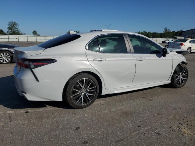 4T1G11AK1RU261933 - 2024 TOYOTA CAMRY SE NIGHT SHADE WHITE photo 3