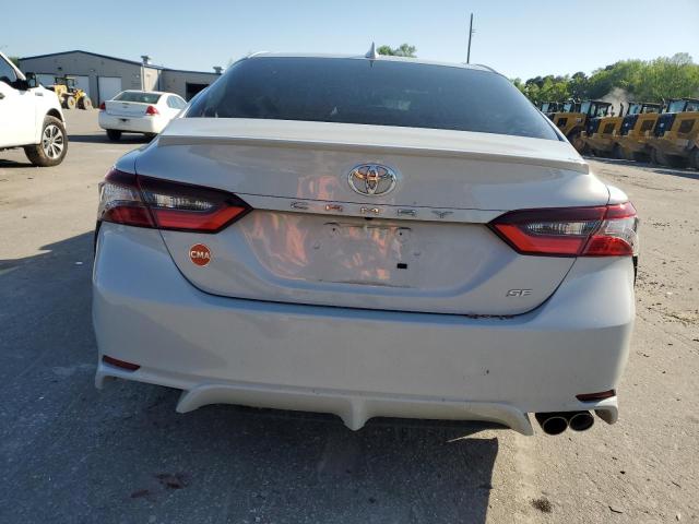 4T1G11AK1RU261933 - 2024 TOYOTA CAMRY SE NIGHT SHADE WHITE photo 6