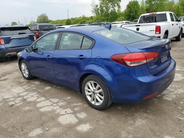 3KPFL4A72HE103881 - 2017 KIA FORTE LX BLUE photo 2