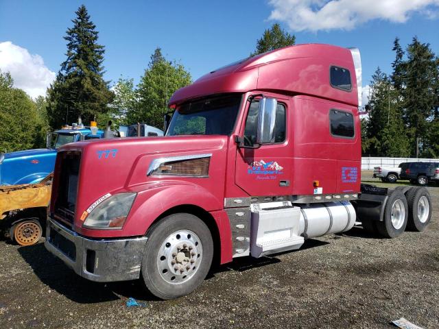 4V4LC9TK96N424332 - 2006 VOLVO VT 880 RED photo 2