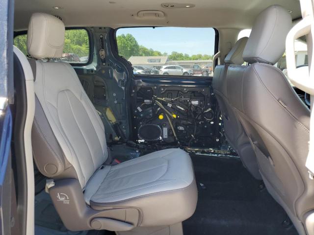 2C4RC1BG3JR246756 - 2018 CHRYSLER PACIFICA TOURING L BLUE photo 11