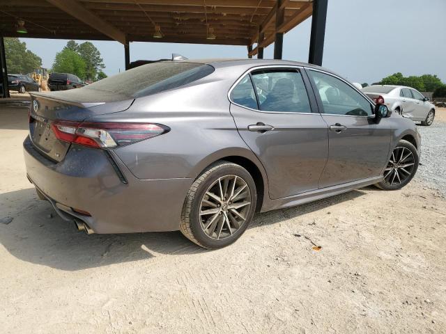 4T1G11AK7MU477570 - 2021 TOYOTA CAMRY SE GRAY photo 3